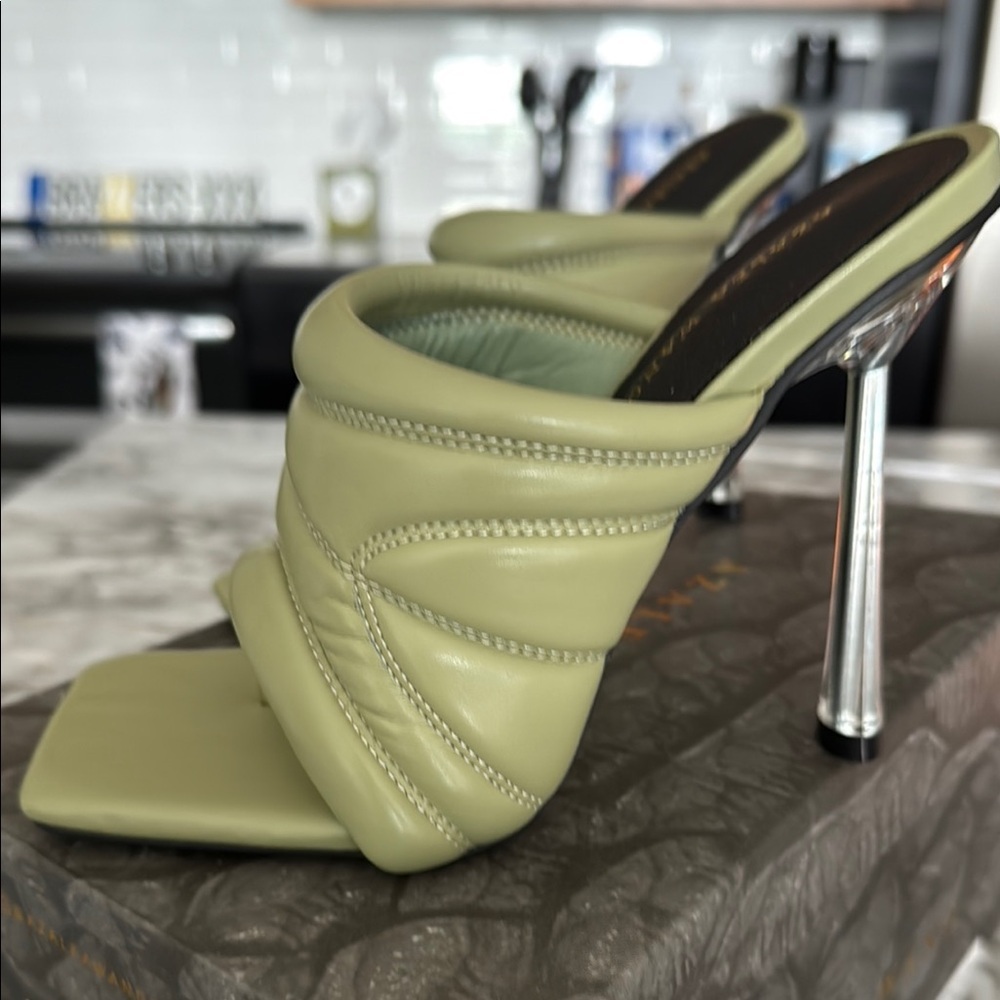 Azalea Wang Posh Khaki Hit the City Sandles Sz 7.5- Viral New Heels retails 109$ - Picture 5 of 17
